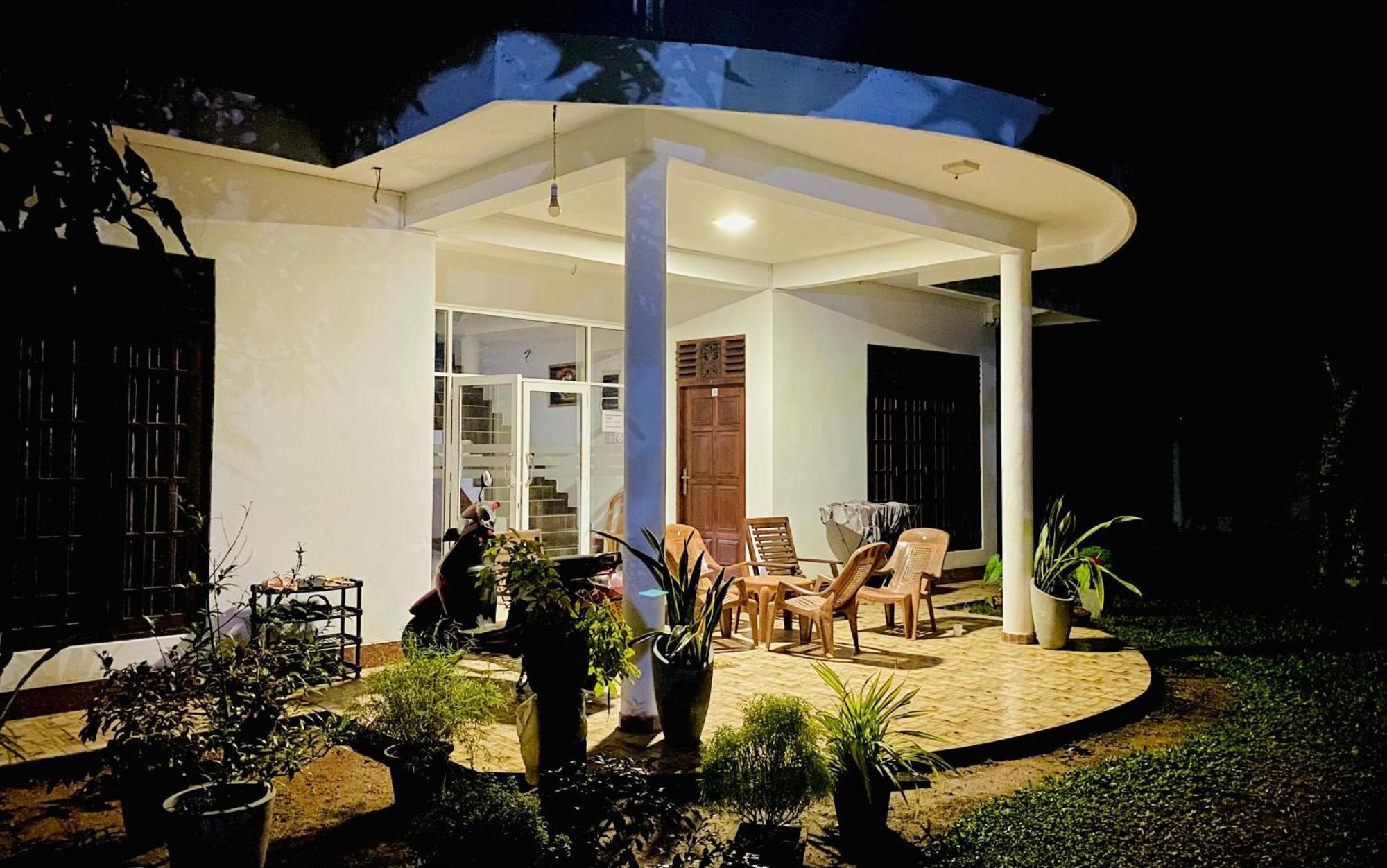 Sasmika Villa Surf And Yoga Hostel Weligama Exterior photo