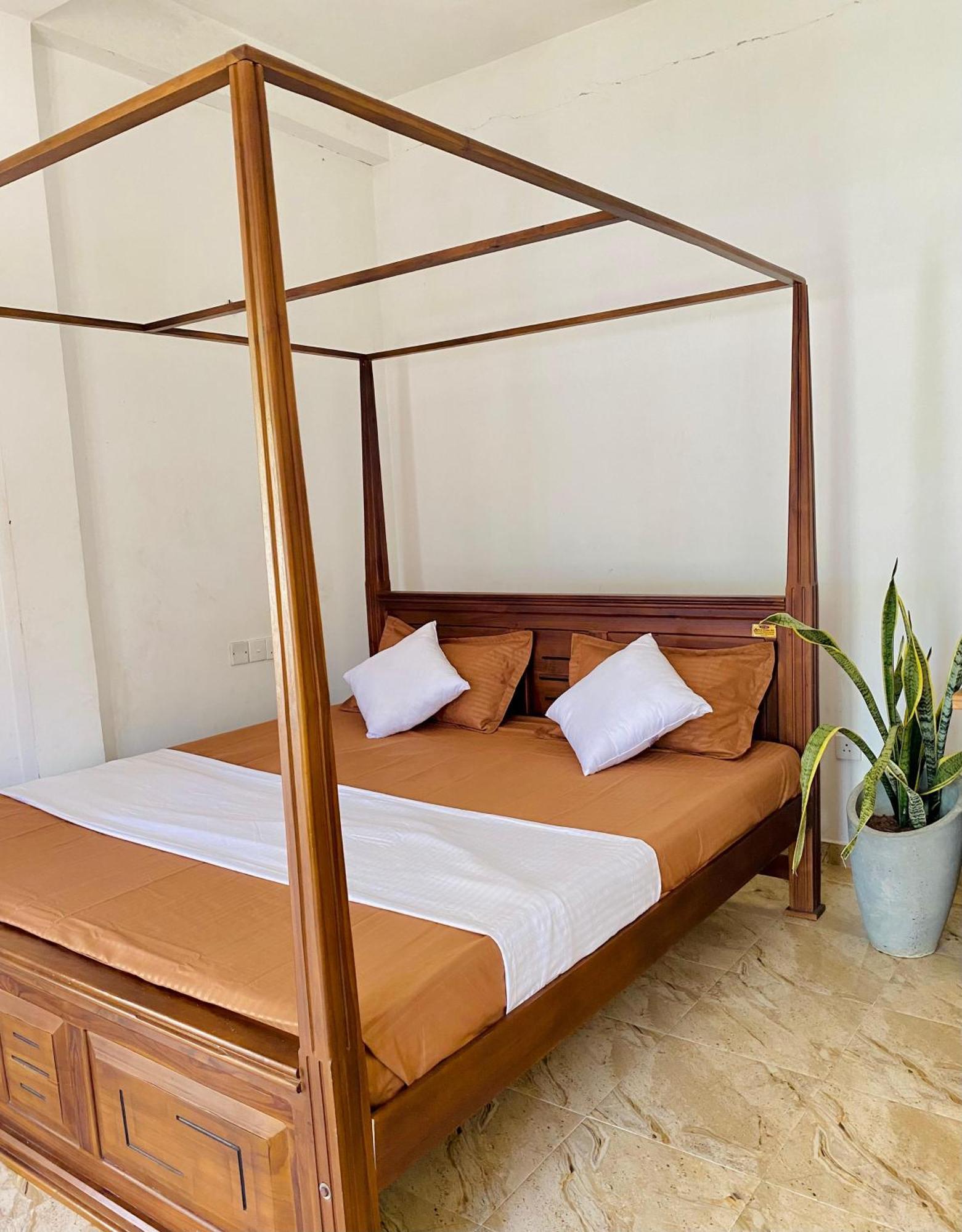Sasmika Villa Surf And Yoga Hostel Weligama Exterior photo