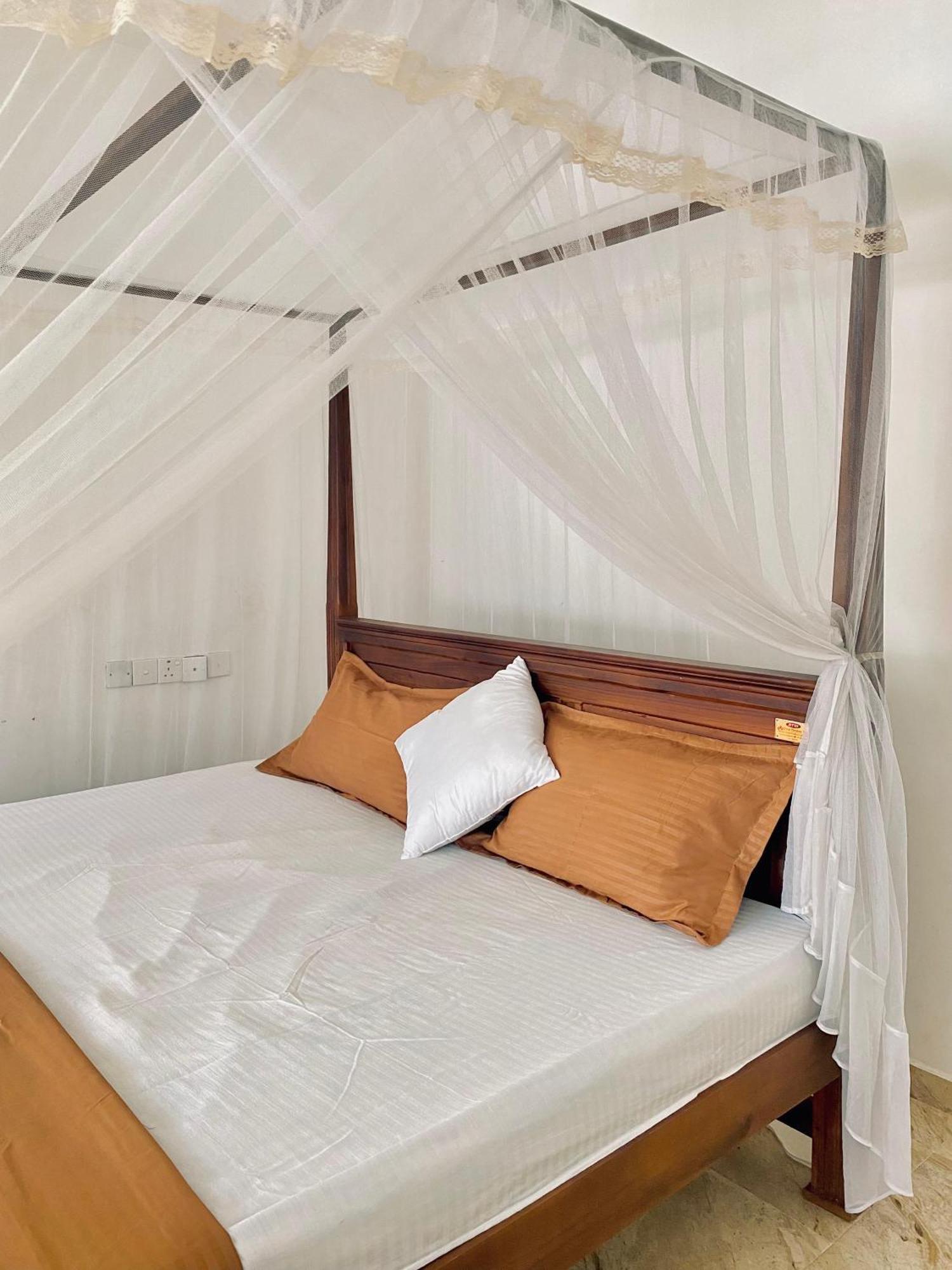Sasmika Villa Surf And Yoga Hostel Weligama Exterior photo