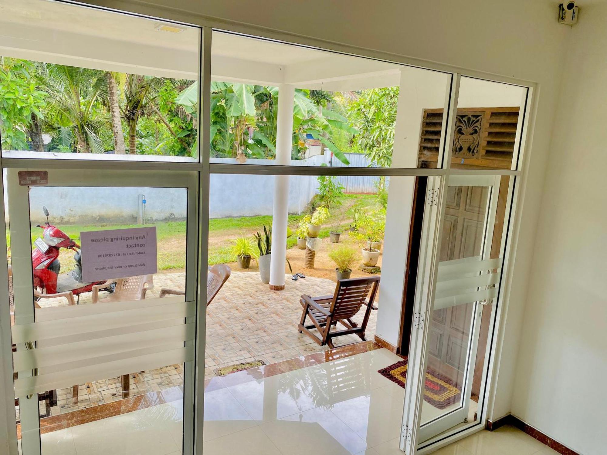 Sasmika Villa Surf And Yoga Hostel Weligama Exterior photo