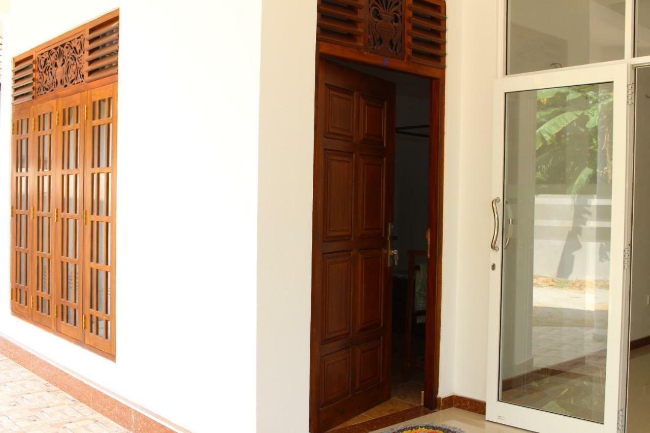Sasmika Villa Surf And Yoga Hostel Weligama Exterior photo